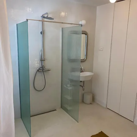 Oasis Apartment Split