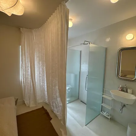 Oasis Apartment Split