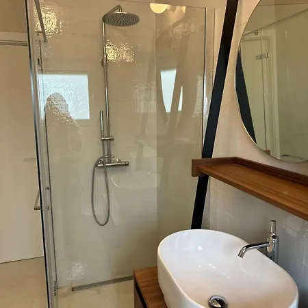 Oasis Apartment Split